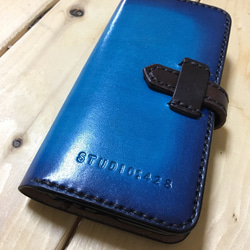 本革手染めブルーアンティークスマホカバーiPhone11 1枚目の画像