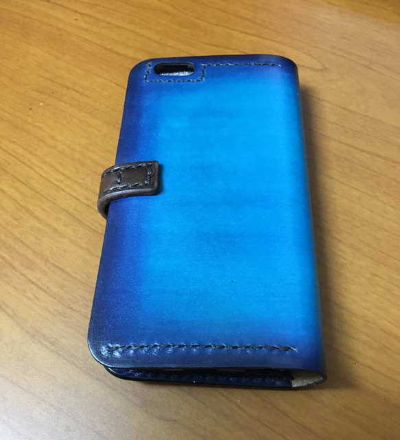 本革手染めブルーアンティークスマホカバーiPhone6.7.8.SE2 3枚目の画像