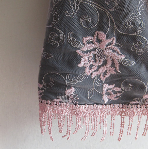 刺繡蕾絲圍巾 第3張的照片