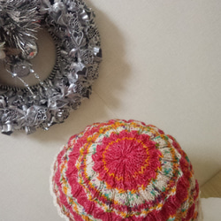 Opal 赤ずきんちゃんで編んだキッズ用ニット帽　洗濯機で回せます♪ 2枚目の画像