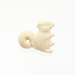 陶器ブローチ　リス(栗鼠) 3枚目の画像