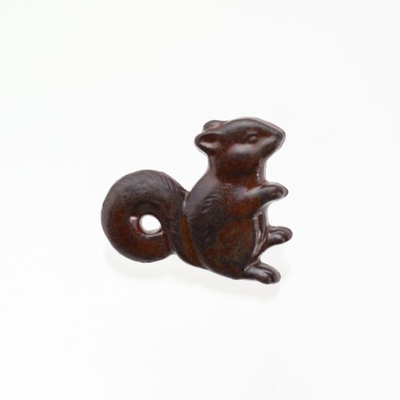 陶器ブローチ　リス(栗鼠) 5枚目の画像