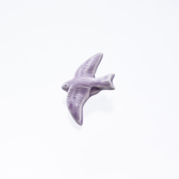 陶器ブローチ　ツバメ(燕)パステル 4枚目の画像