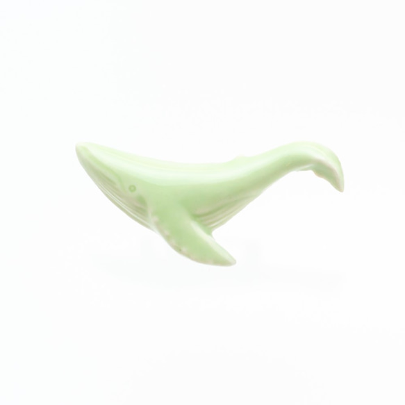 陶器ブローチ　クジラ(鯨) 2枚目の画像