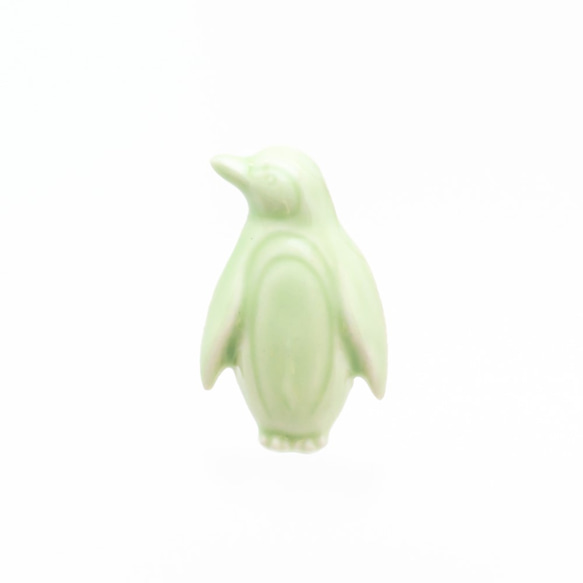 陶器ブローチ　ペンギン(立)パステル 2枚目の画像