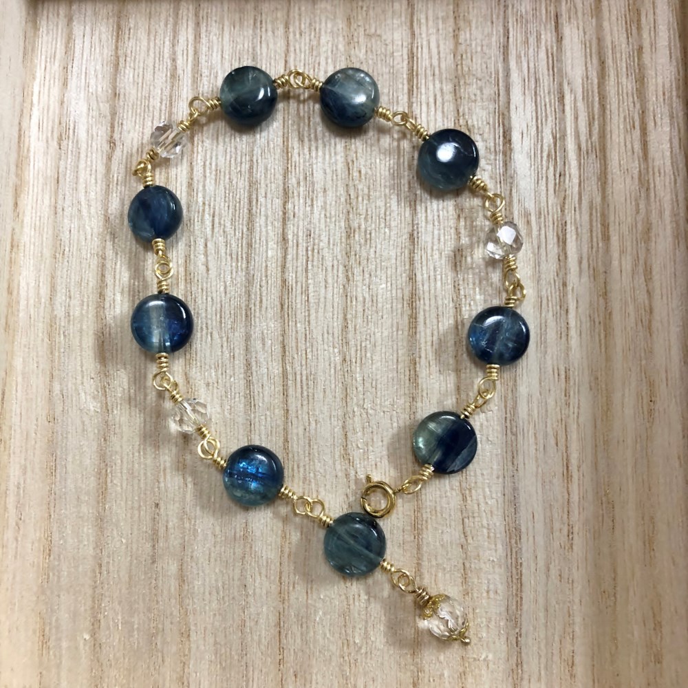 カイヤナイトのコインブレスレット