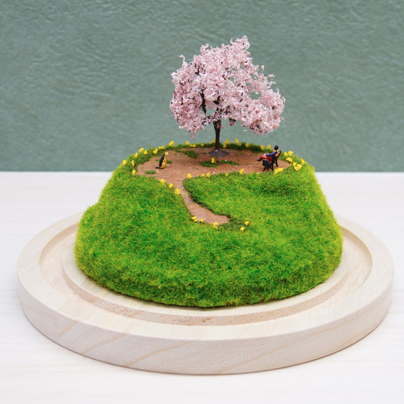 あなたの「心に残るシーン」ジオラマでお創りします★あなたの心に残るシーン・思い出の風景などをジオラマに！ あなたの 心に残るシーン から まで ミニチュアのサイズ感によっては 細かさの限界からお受けできない場合 また細部が再現できない場合もございます 例えば ペットや人間の表情など デジタル製品ではなく一点一点手作りの制作品ですので 一定のデフォルメ 形状を変化させること を行うケースもございます まずはなんでもお気軽にご相談 ご提案頂いて 一緒に素晴らしい作品に仕上げて行きたいと思います