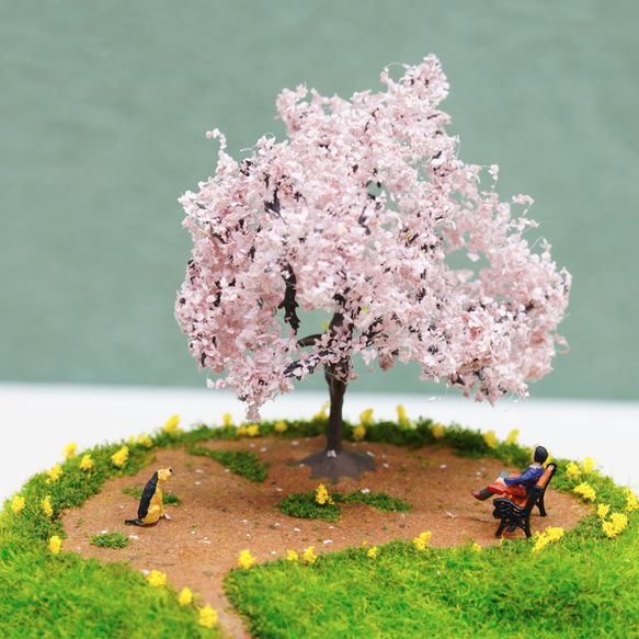 あなたの「心に残るシーン」ジオラマでお創りします★あなたの心に残るシーン・思い出の風景などをジオラマに！ あなたの 心に残るシーン から まで ミニチュアのサイズ感によっては 細かさの限界からお受けできない場合 また細部が再現できない場合もございます 例えば ペットや人間の表情など デジタル製品ではなく一点一点手作りの制作品ですので 一定のデフォルメ 形状を変化させること を行うケースもございます まずはなんでもお気軽にご相談 ご提案頂いて 一緒に素晴らしい作品に仕上げて行きたいと思います