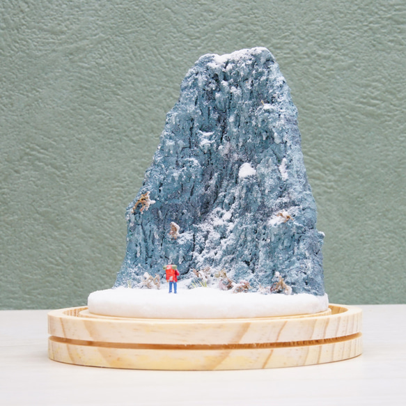 あなたの「心に残るシーン」ジオラマでお創りします★あなたの心に残るシーン・思い出の風景などをジオラマに！ あなたの 心に残るシーン から まで ミニチュアのサイズ感によっては 細かさの限界からお受けできない場合 また細部が再現できない場合もございます 例えば ペットや人間の表情など デジタル製品ではなく一点一点手作りの制作品ですので 一定のデフォルメ 形状を変化させること を行うケースもございます まずはなんでもお気軽にご相談 ご提案頂いて 一緒に素晴らしい作品に仕上げて行きたいと思います