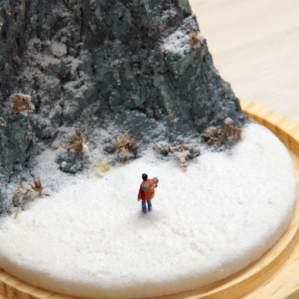 あなたの「心に残るシーン」ジオラマでお創りします★あなたの心に残るシーン・思い出の風景などをジオラマに！ あなたの 心に残るシーン から まで ミニチュアのサイズ感によっては 細かさの限界からお受けできない場合 また細部が再現できない場合もございます 例えば ペットや人間の表情など デジタル製品ではなく一点一点手作りの制作品ですので 一定のデフォルメ 形状を変化させること を行うケースもございます まずはなんでもお気軽にご相談 ご提案頂いて 一緒に素晴らしい作品に仕上げて行きたいと思います