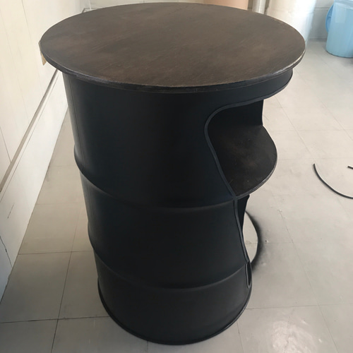 ハンドメイド】ドラム缶加工テーブル 収納付 机・デスク 青葉ベース 