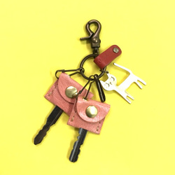 鑰匙鏈鑰匙套鑰匙圈皮革鑰匙情況皮革魅力貓貓貓 第1張的照片
