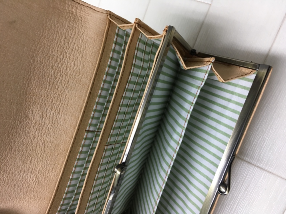 【訳あり】大容量で使いやすい中がま口の長財布 上質レザーの魅力的ながま口財布 《キャメル》CU015CA