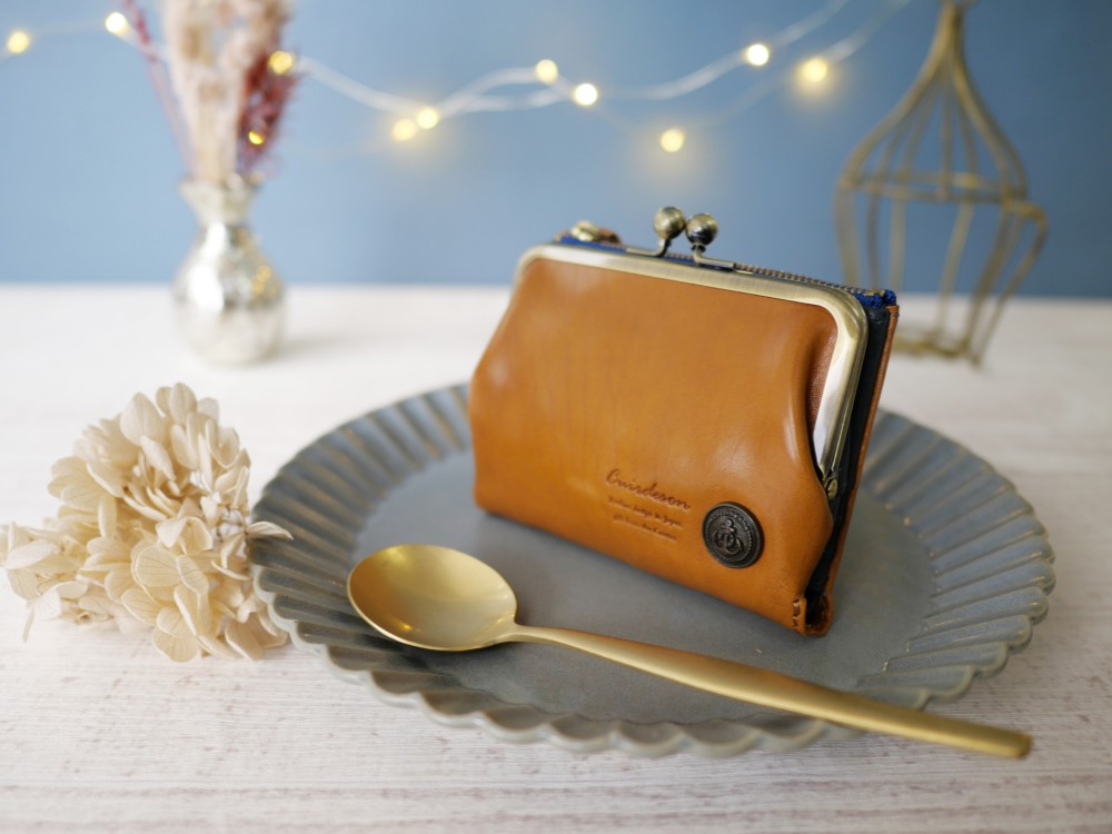 ｷｭｲｰﾙﾃﾞｿﾝ コンパクトなのに大容量な二つ折り財布 遊び心のある大人デザインのがま口 《ベージュ》CU161BE 11,880円