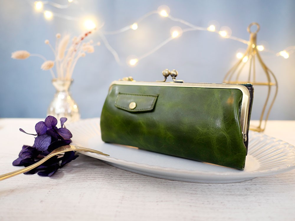 ｷｭｲｰﾙﾃﾞｿﾝ スリムなのに大容量な長財布 誰かに見せたくなるがま口財布 《グリーン》CU013GR