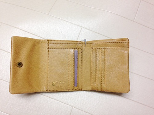 ｷｭｲｰﾙﾃﾞｿﾝ コンパクトなのに大容量な二つ折り財布 落ち着いた雰囲気の上品ながま口財布 《キャメル》CU125CA 3枚目の画像