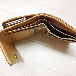 ｷｭｲｰﾙﾃﾞｿﾝ コンパクトなのに大容量な二つ折り財布 落ち着いた雰囲気の上品ながま口財布 《キャメル》CU125CA 4枚目の画像