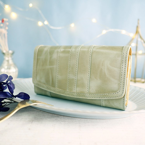 ｷｭｲｰﾙﾃﾞｿﾝ 大容量で使いやすい中がま口の長財布 上質レザーの魅力的な