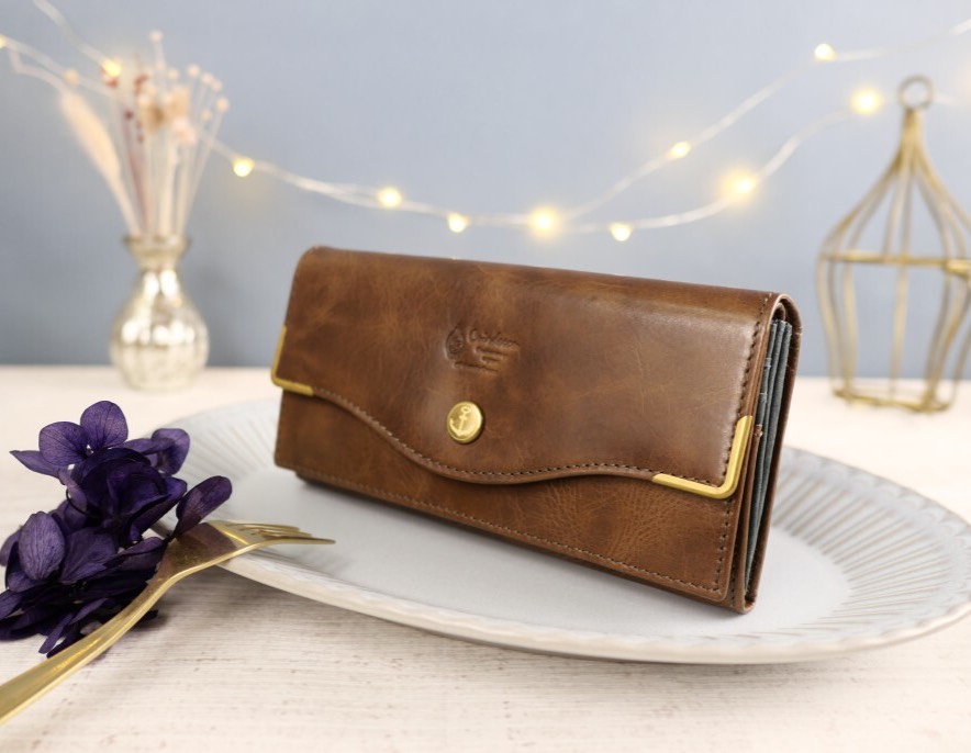 ｷｭｲｰﾙﾃﾞｿﾝ インパクトのあるデザインで大容量のダブルフラップ 長財布  《グレー》CU068GY