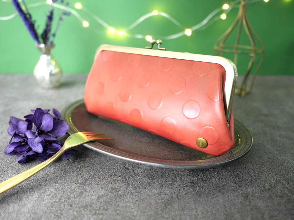 ｷｭｲｰﾙﾃﾞｿﾝ スリムなのに大容量な長財布 配色と大きめ水玉が魅力的ながま口財布 《ピンク》CU165PK