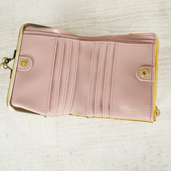 【訳あり】コンパクトなのに大容量な二つ折り財布 エレガントな大人かわいい がま口財布《イエロー》CU218YE 3枚目の画像