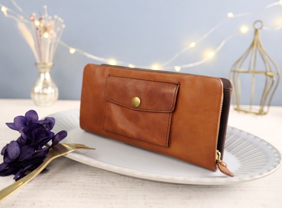 ｷｭｲｰﾙﾃﾞｿﾝ 個性豊かなラウンドファスナー長財布 使い込むほどに愛着の沸く素材と質感 《ブラウン》CU012BR