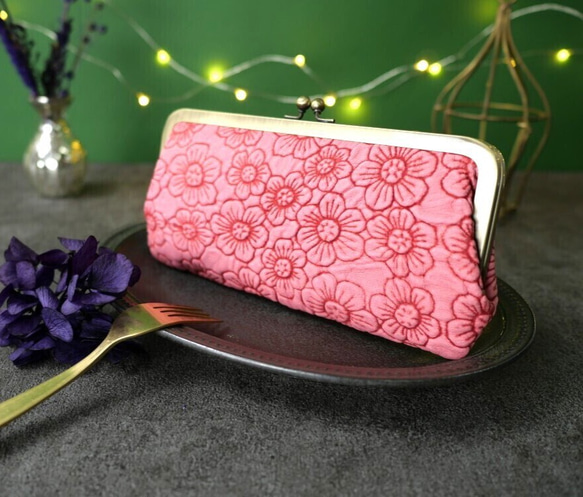 【訳あり】スリムなのに大容量な長財布 目と手で味わうがま口財布　お花の優しさ 《ピンク》CU116PK 1枚目の画像