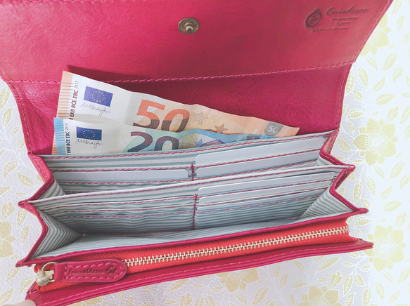 ｷｭｲｰﾙﾃﾞｿﾝ キュートなウサギ型押しの長財布　上質レザーのかわいい収納抜群なフラップ財布 《イエロー》CU185 5枚目の画像