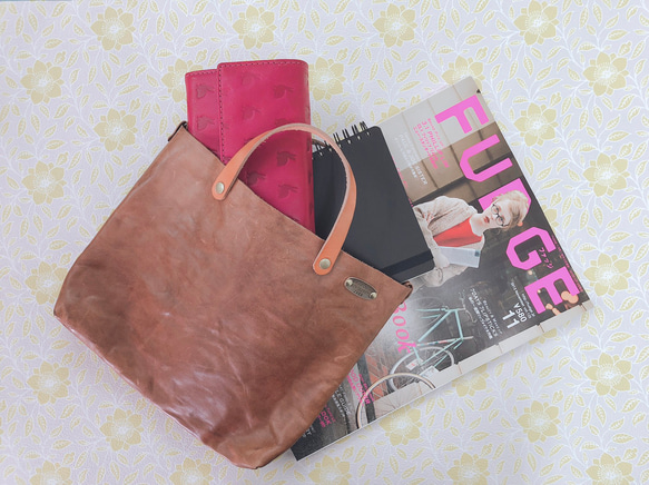 ｷｭｲｰﾙﾃﾞｿﾝ キュートなウサギ型押しの長財布　上質レザーのかわいい収納抜群なフラップ財布 《イエロー》CU185 9枚目の画像