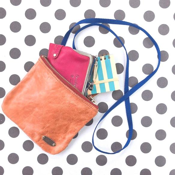 ｷｭｲｰﾙﾃﾞｿﾝ コンパクトなのに大容量な二つ折り財布 上質レザーの魅力的ながま口財布 《ブラック》CU190BK 11枚目の画像