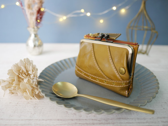 ｷｭｲｰﾙﾃﾞｿﾝ コンパクトなのに大容量な二つ折り財布 大人かわいいが詰め込まれたがま口 《イエロー》CU151YE 1枚目の画像