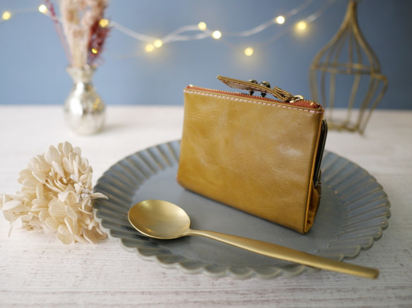 ｷｭｲｰﾙﾃﾞｿﾝ コンパクトなのに大容量な二つ折り財布 大人かわいいが詰め込まれたがま口 《イエロー》CU151YE 2枚目の画像