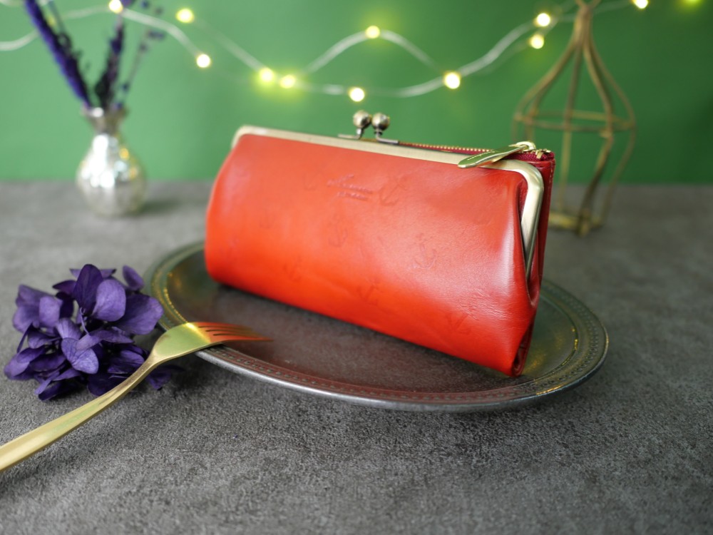 ｷｭｲｰﾙﾃﾞｿﾝ スリムなのに大容量な 長財布 遊び心のある大人デザインの がま口 財布 《レッド》CU214RD