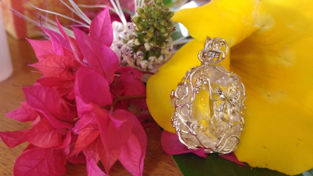 ヒマラヤ水晶　天使のペンダントトップ