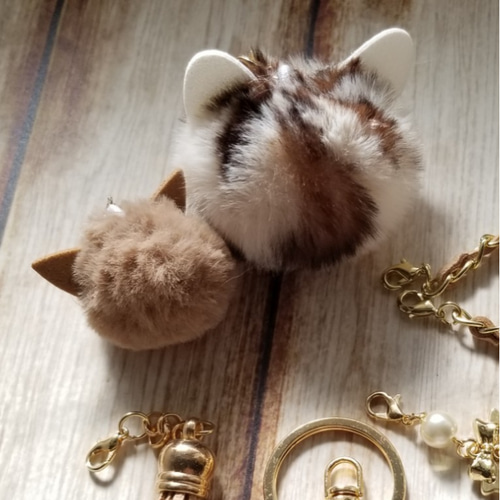 ぐで猫　猫耳ファー　ヒョウ柄バッグチャーム　茶猫　ハンドメイド　猫キーホルダー ぐで猫 猫耳ファー ヒョウ柄バッグチャーム 茶猫 ハンドメイド