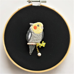 オカメインコの刺繍ピンバッチ◆ブローチ 3枚目の画像