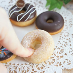 ミニドーナツ５個セット（カラースプレー）※食べられません※ 2枚目の画像