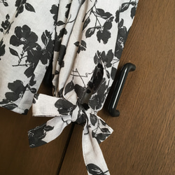 袖リボンのブラウス（襟付き花柄） 3枚目の画像