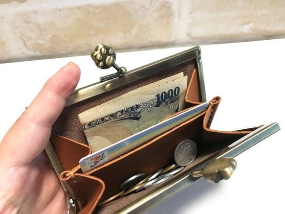 レザーの肉球金具のミニ財布 2枚目の画像