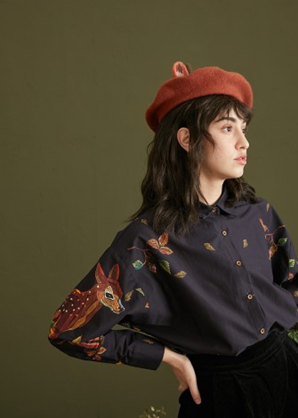 コットン　小シカとリーフのプリント柄長袖ブラウス【秋冬春】黒/ブラック 5枚目の画像