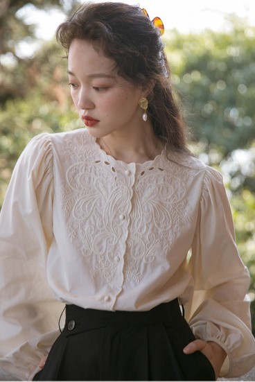 【再販】ヴィンテージ刺繍　パフスリーブブラウス【秋春夏】アイボリー
