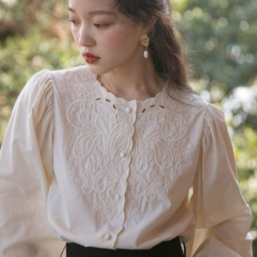 再販】ヴィンテージ刺繍 パフスリーブブラウス【秋春夏】アイボリー 