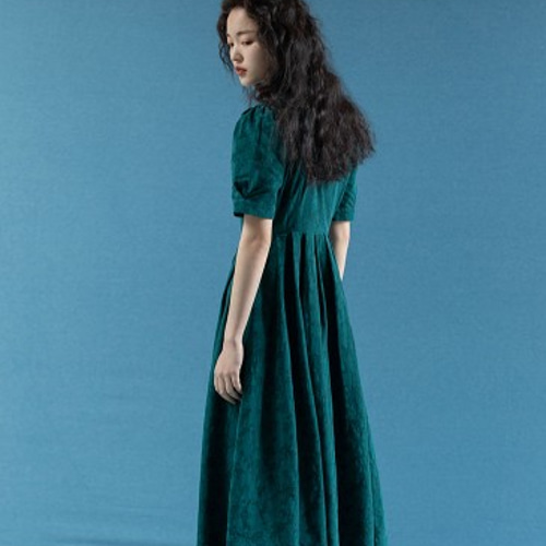 花びらジャガード織り モダンなシルエット Vネックロングワンピース