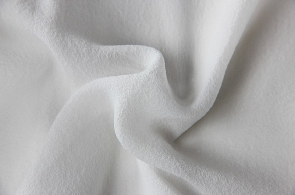 【ジョーゼットシルク100%】フロント刺繍のブラウス　裏地シルク【秋春夏】オフホワイト 10枚目の画像