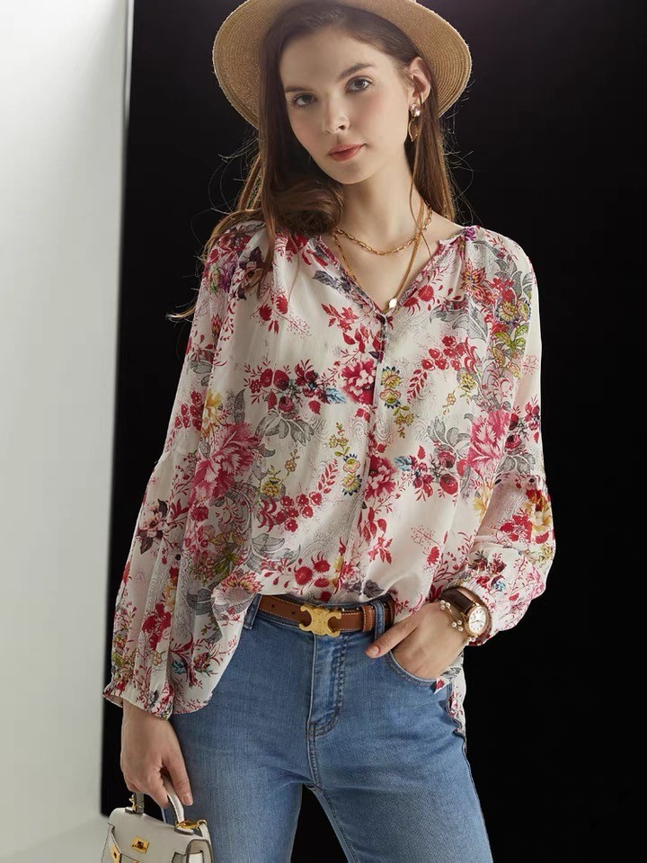 【ジョーゼットシルク100%】フラワープリント柄　ゆったりシルエットのブラウス【秋春夏】