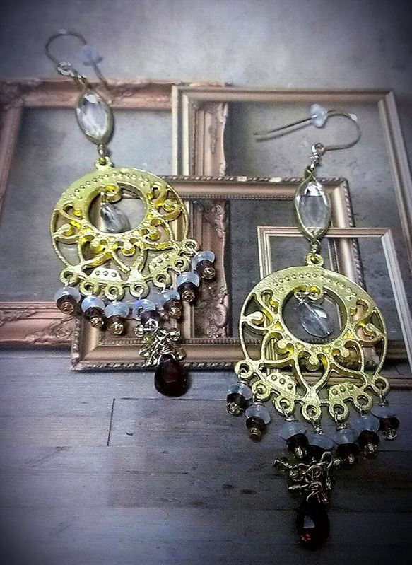 【K14GF/Brass】レインボームーンストーン×ガーネット大ぶりシャンデリアピアス ピアス（フック・チェーン） lum 通販｜Creema