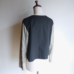 季節の間 (はざま) のショートジャケット２  ボディ:black   袖:gray 2枚目の画像