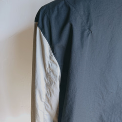 季節の間 (はざま) のショートジャケット２  ボディ:black   袖:gray 4枚目の画像