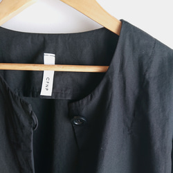 季節の間 (はざま) のショートジャケット２  ボディ:black   袖:gray 6枚目の画像