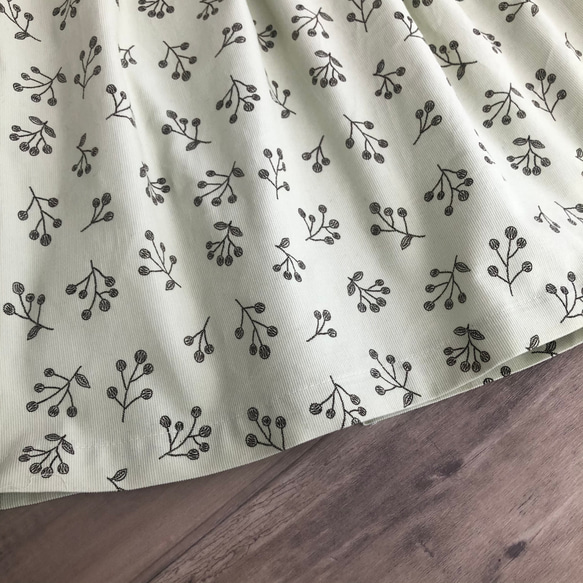 【数量限定】木の実 グリーンクリーム の かわいい コーデュロイ ナチュラル ギャザースカート 8枚目の画像